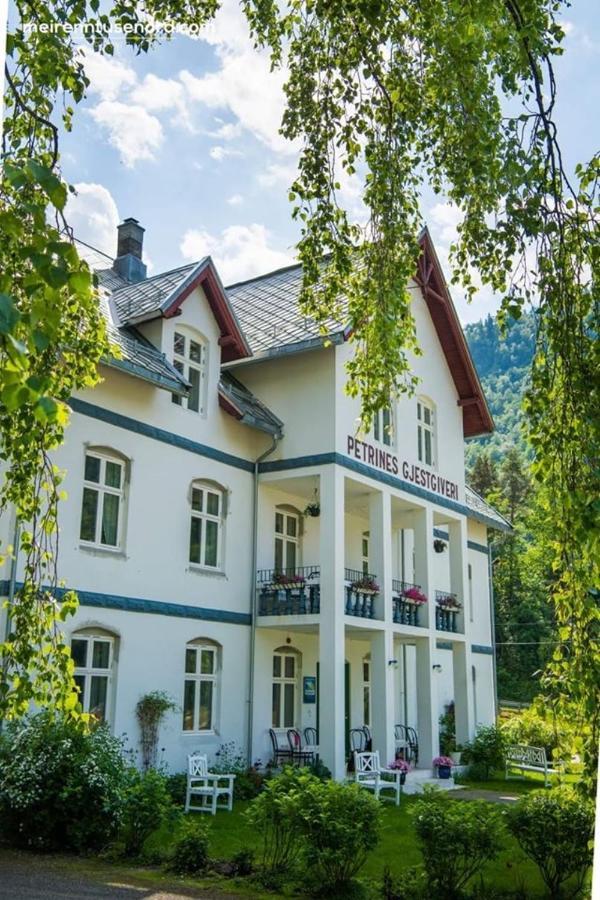 Petrines Gjestgiveri Norddal Ngoại thất bức ảnh